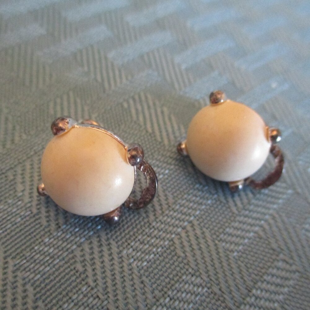 Vintage Silver Tone White Pearl Replica Clip-On Earrings